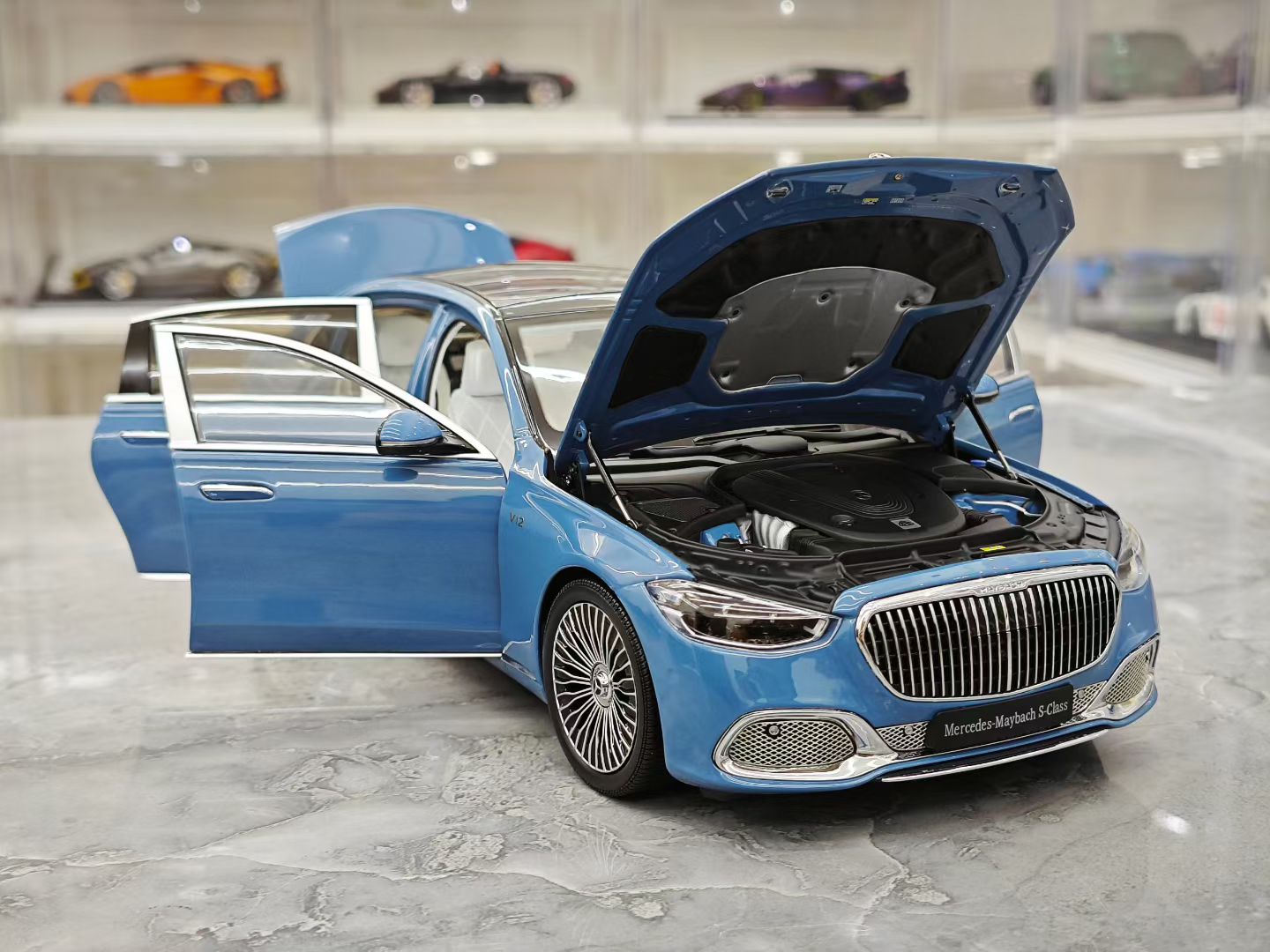 AR 1/18 Mercedes-Benz Maybach S-Class S680S