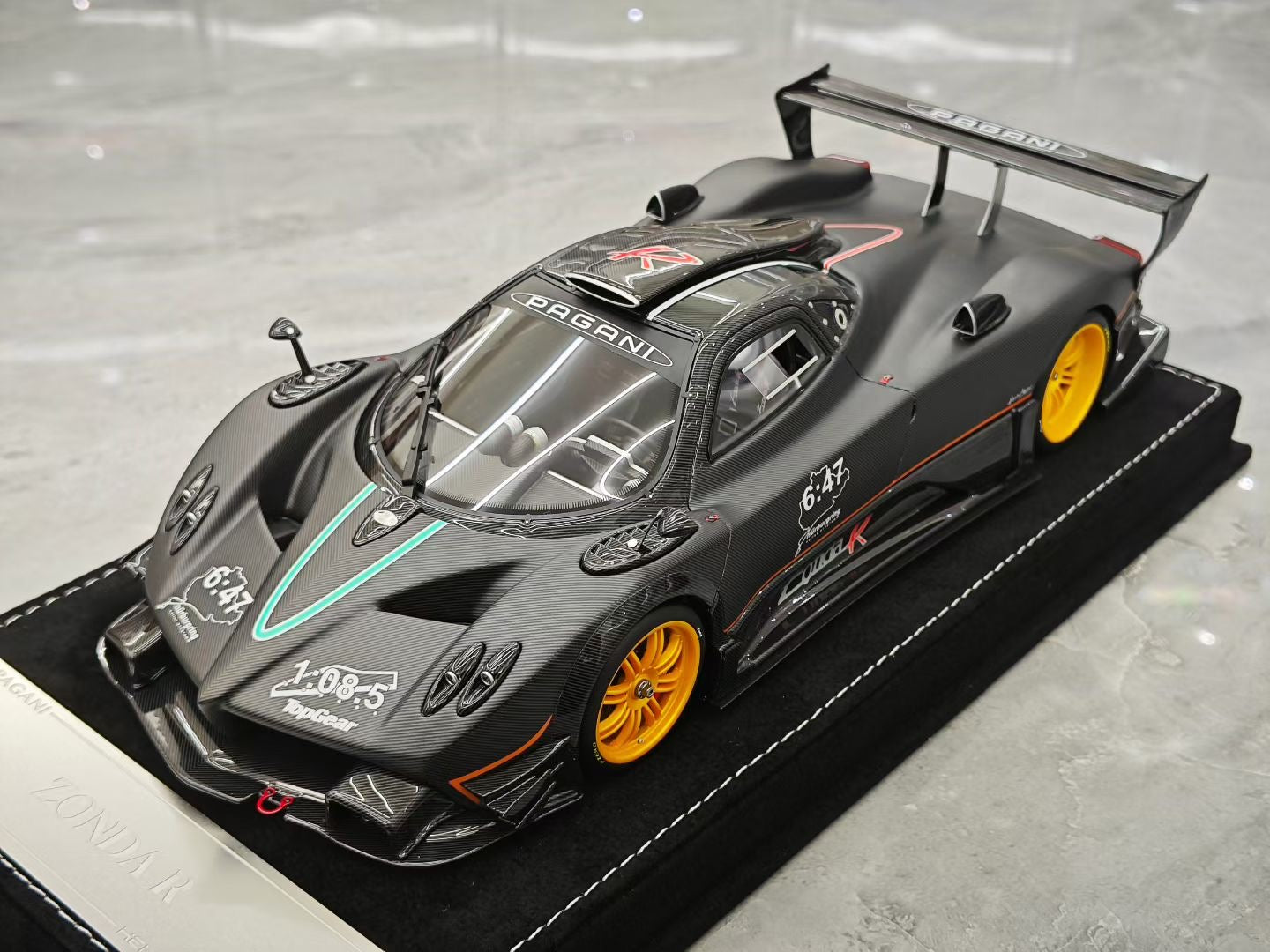 HH Model 1/18 Pagani Zonda R Evolution model