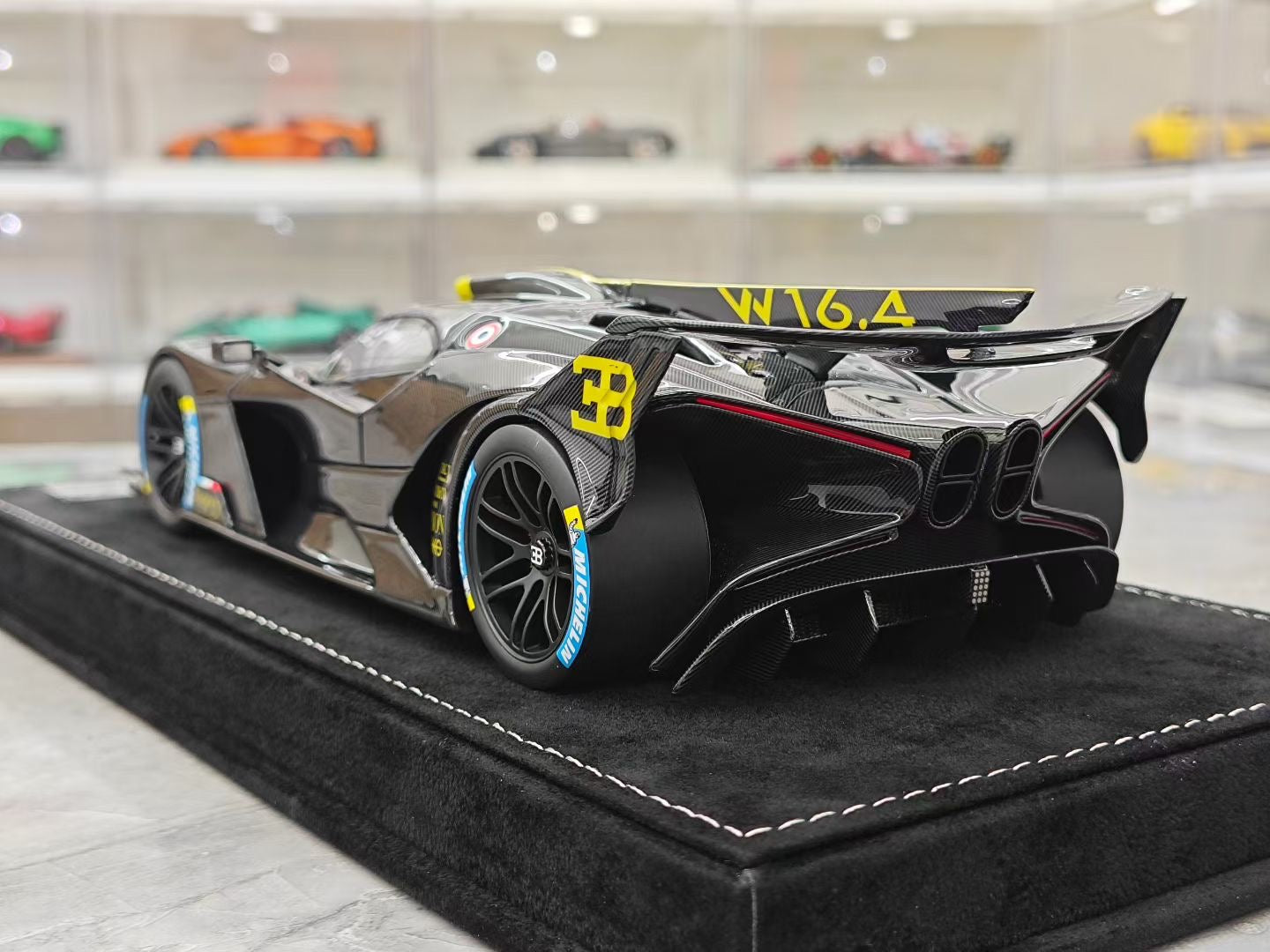 HH Model 1/18 Bugatti Bolide Fireball