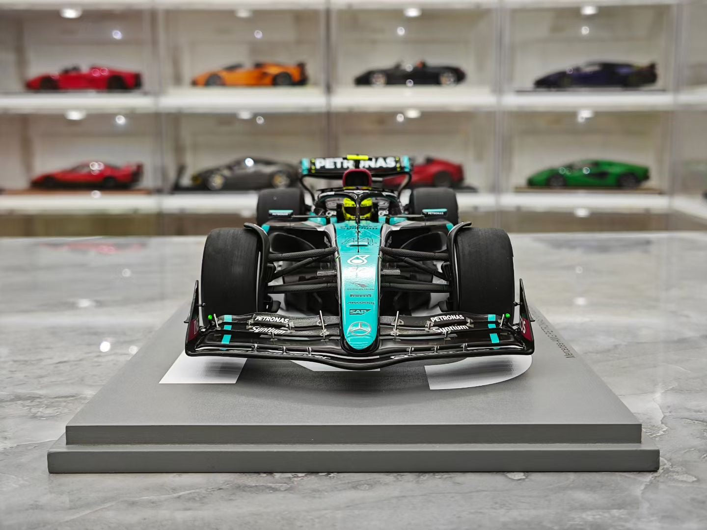 Spark 1/18 2024 Singapore Grand Prix - Hamilton