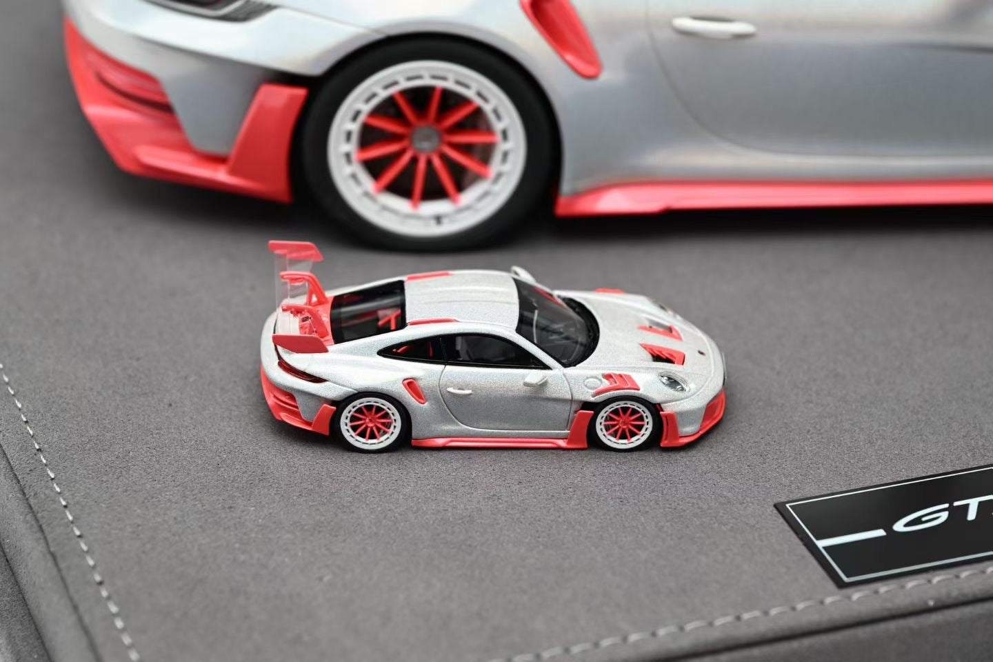 T & P's high-end resin Porsche 911 GT3 RS Sonderwunsch, now in stock in 1/18 and 1/64 scales.