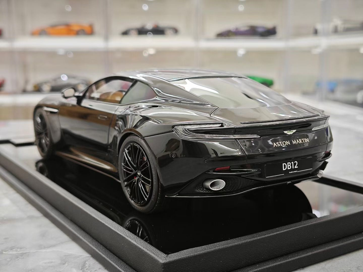 MH 1/18 Aston Martin DB12 COUPE