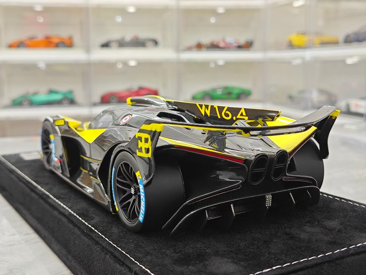HH Model 1/18 Bugatti Bolide Fireball