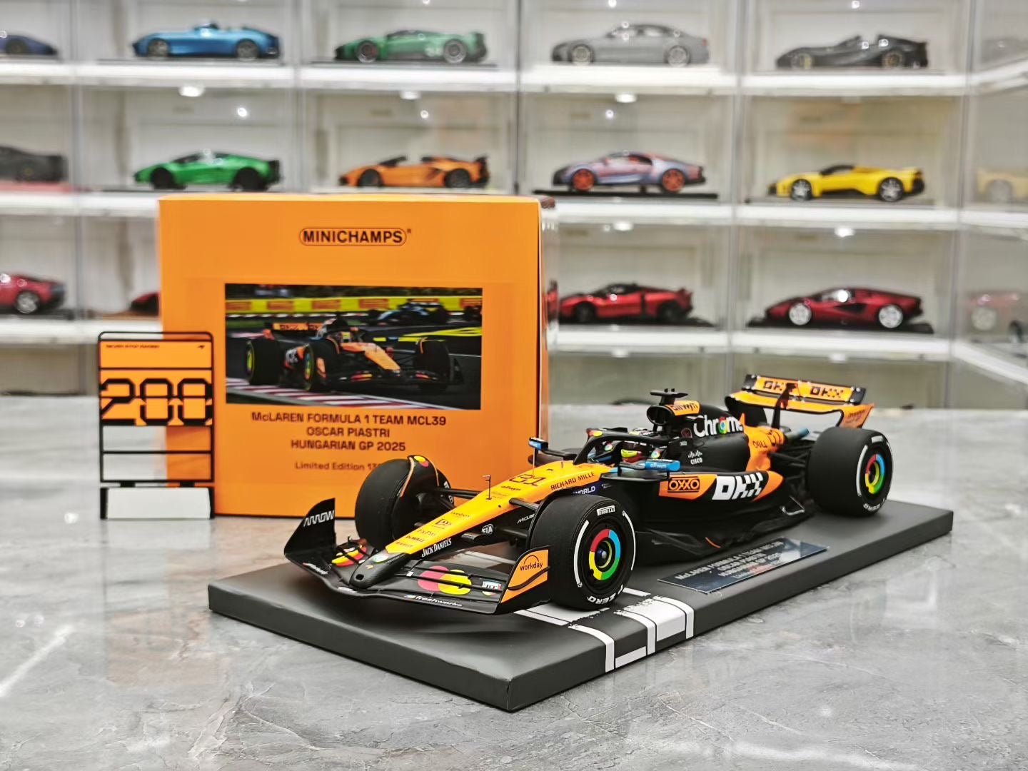 Minichamps 2025 Hungarian GP MCL39 Piastri F1 1:18