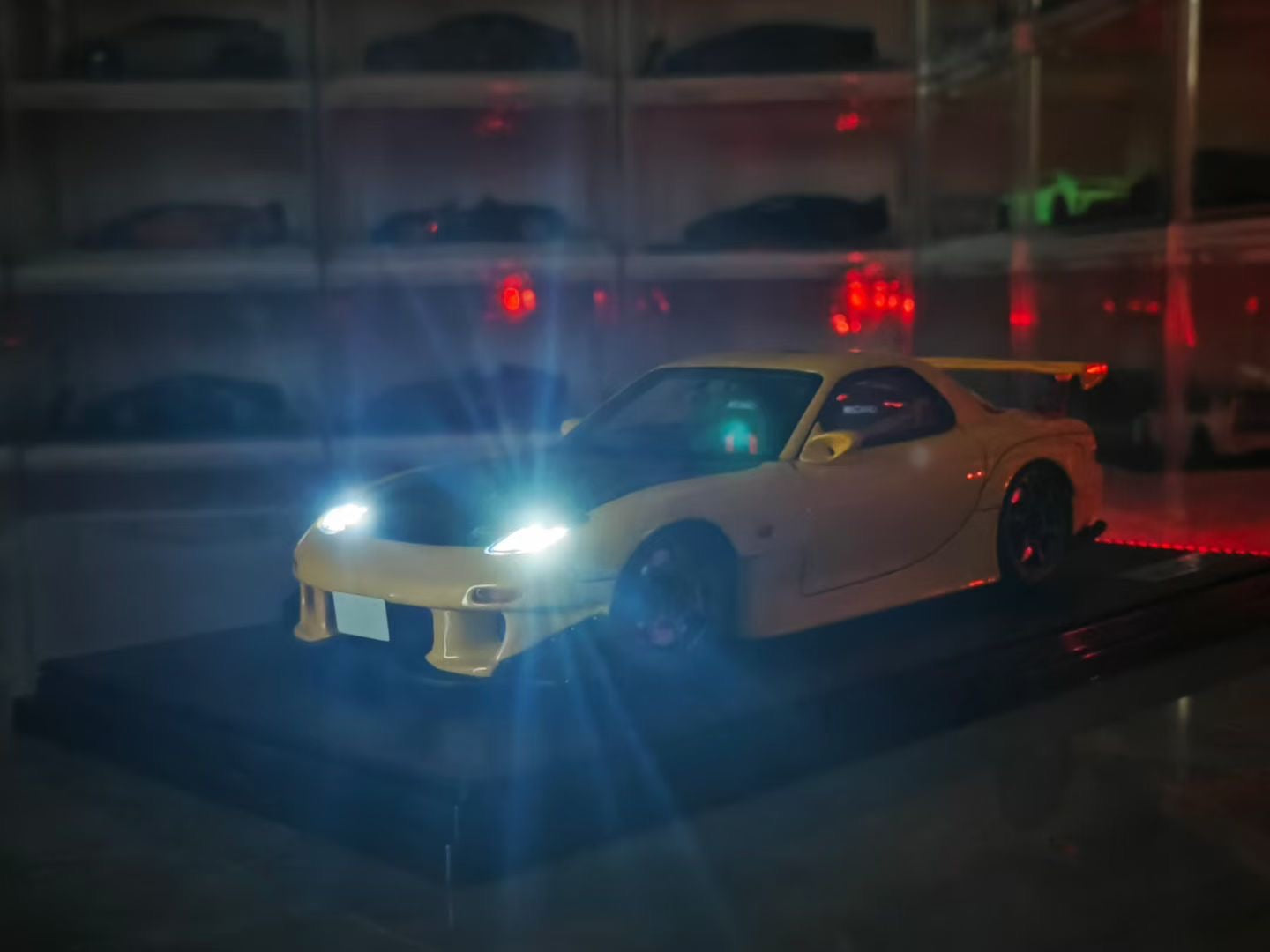 IG 1/18 Mazda RX-7 FD3S with lights on