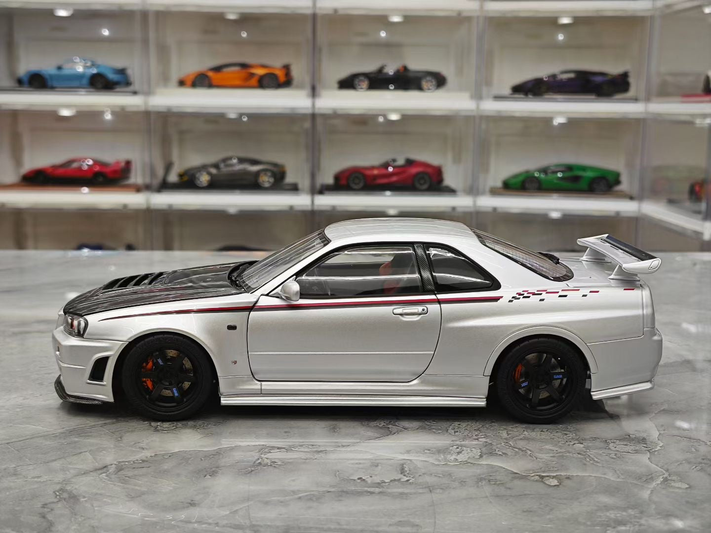 MOTORHELIX 1/18 Nissan GTR R34 Skyline