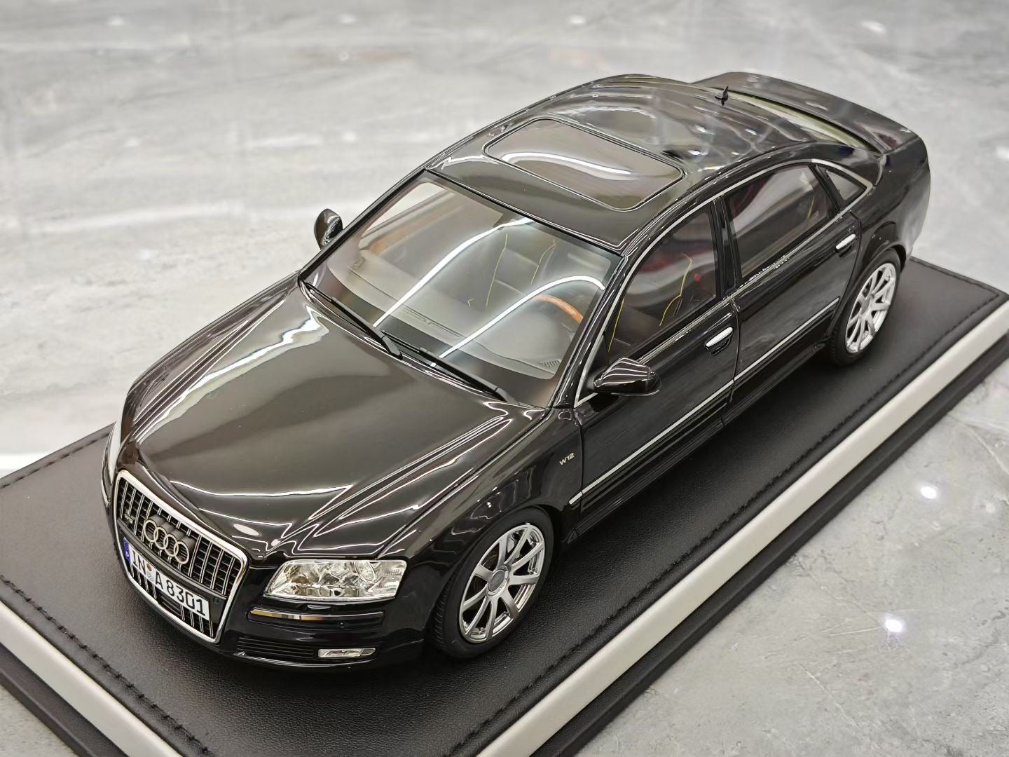 MOTORHELIX 1/18 2008 Audi A8 W12 Resin