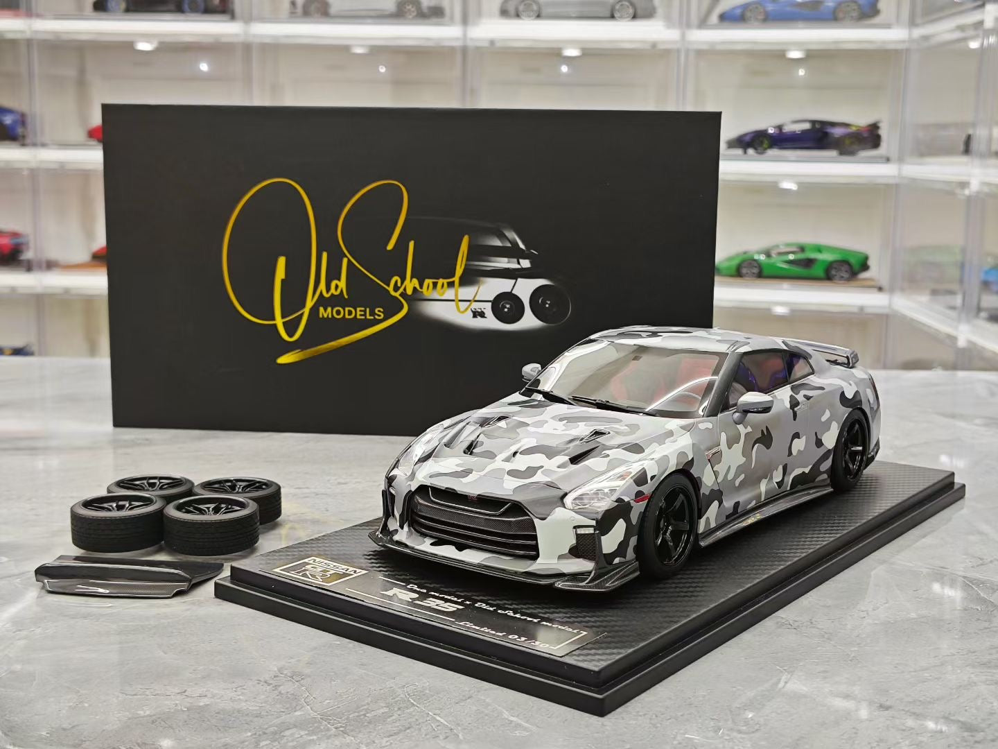 One model 1/18 Nissan GT-R R35