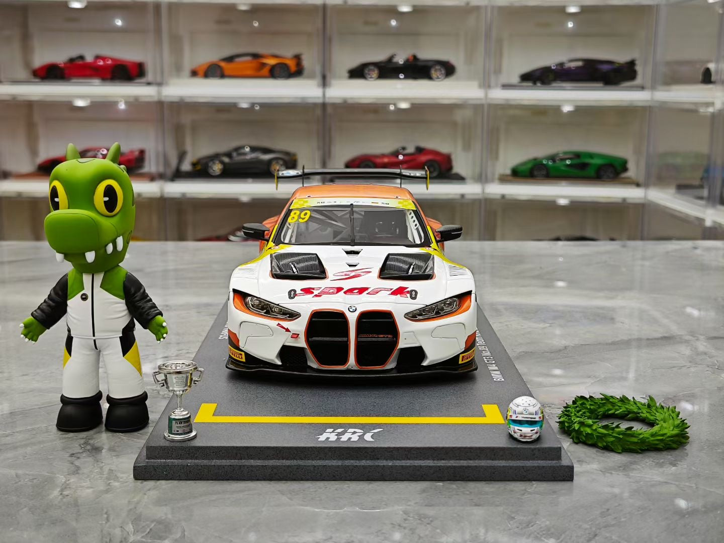 SPARK 1/18  2024 Macau GT Race BMW M4 GT3 Favrex Model