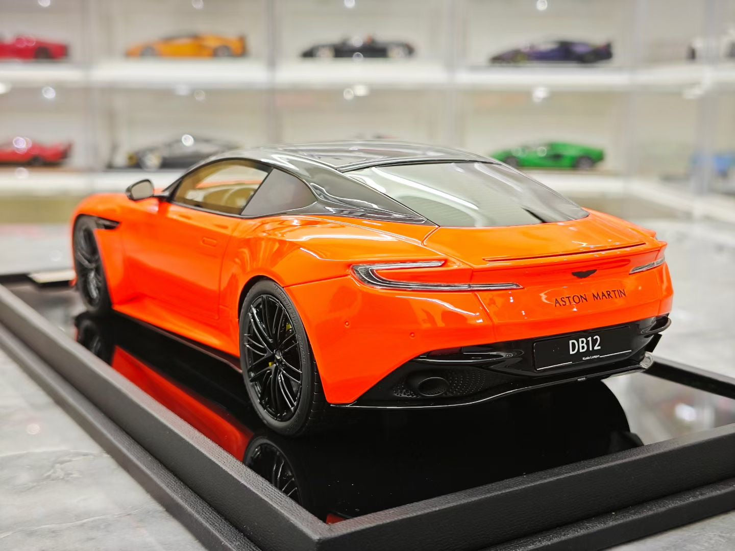MH 1/18 Aston Martin DB12 COUPE