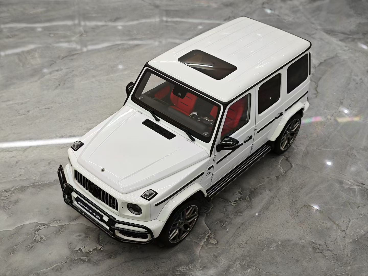 AR 1/18 Mercedes-AMG G63 Grand Edition