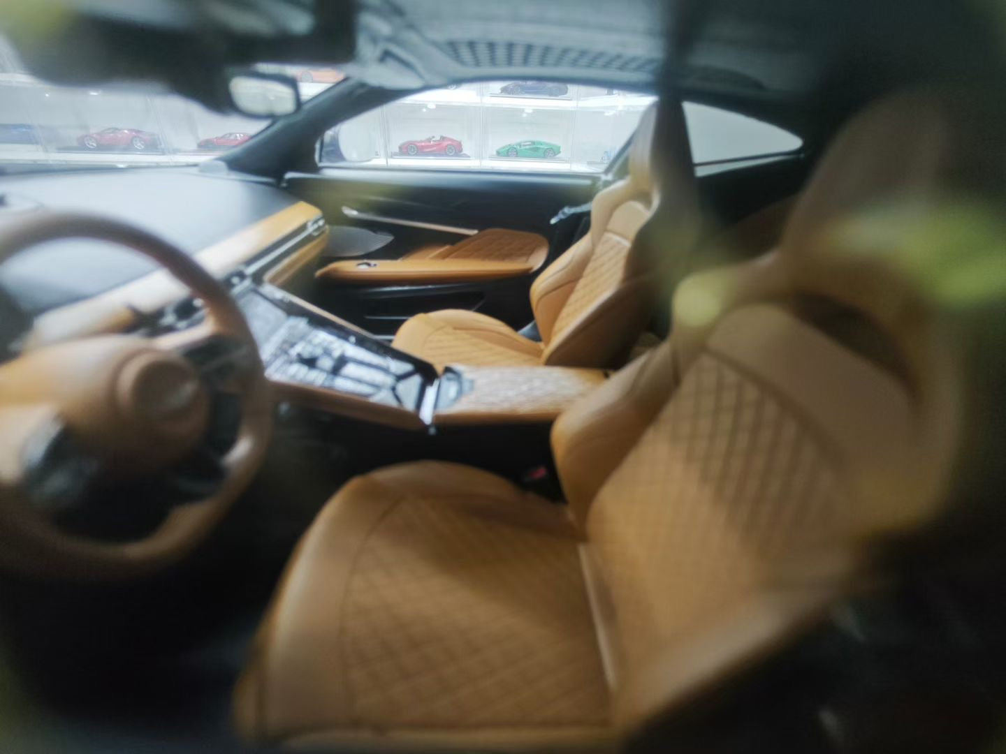 GT Spirit 1/18 Aston Martin DB12