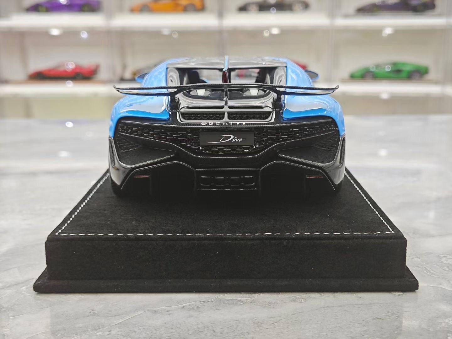 HH Model 1/18 Bugatti Divo Supercar