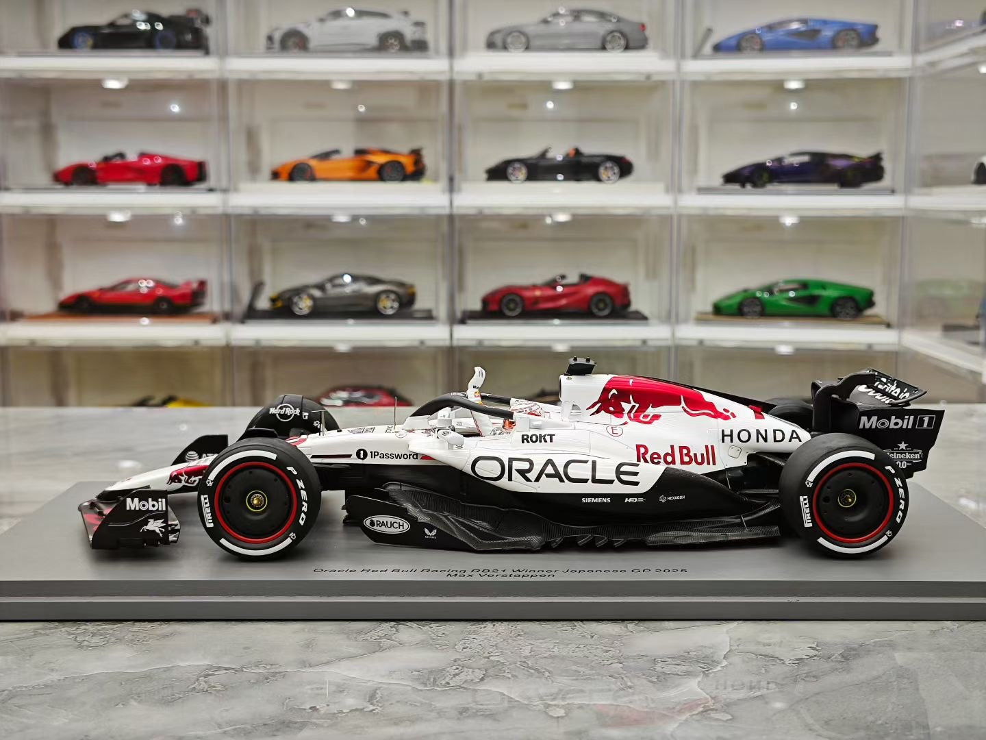 Spark 1/18 2025 Japanese Grand Prix Winner - Max Verstappen