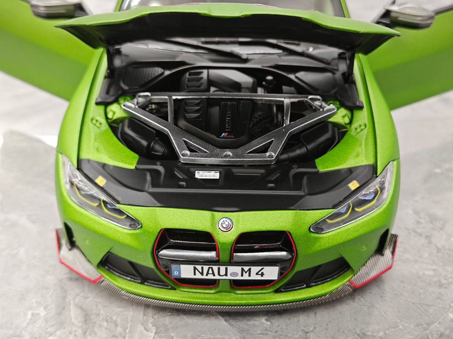 MINICHAMPS  1/18 BMW M4 CSL Alloy