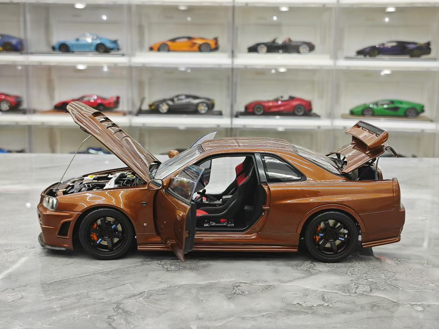 MOTORHELIX 1/18 Nissan GTR R34 Skyline