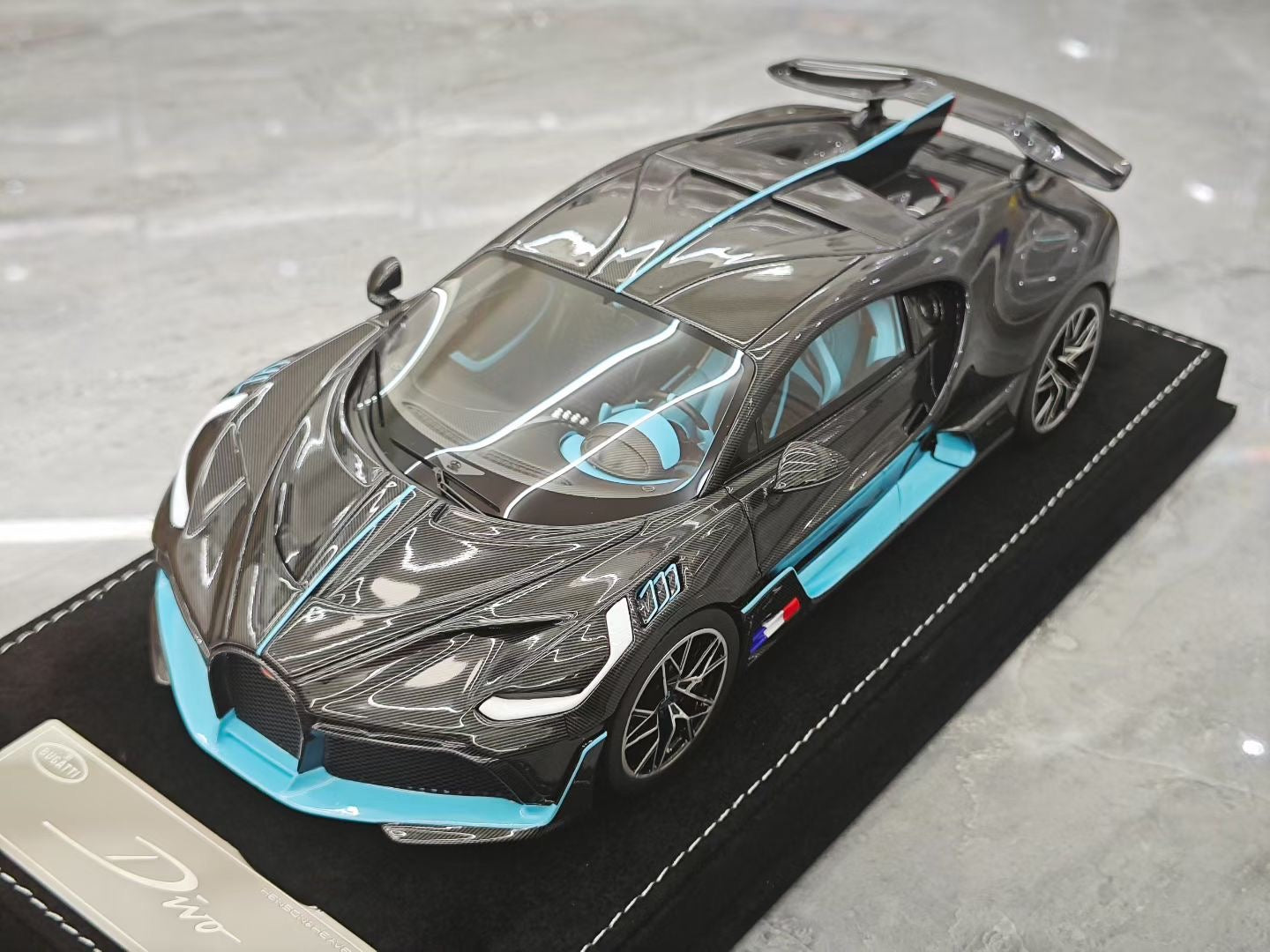 HH Model 1/18 Bugatti Divo Supercar