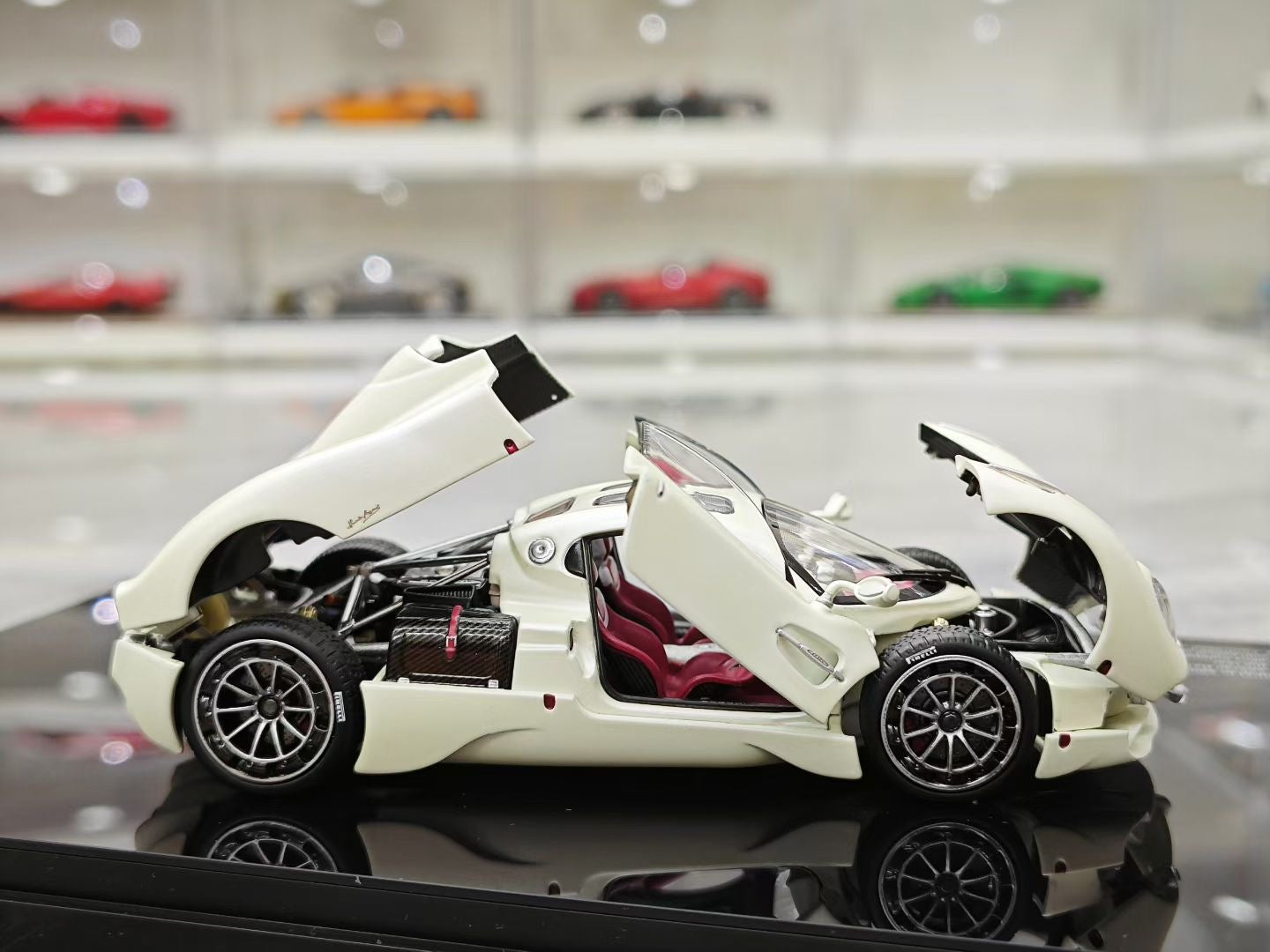 LCD 1/43 Pagani Utopia