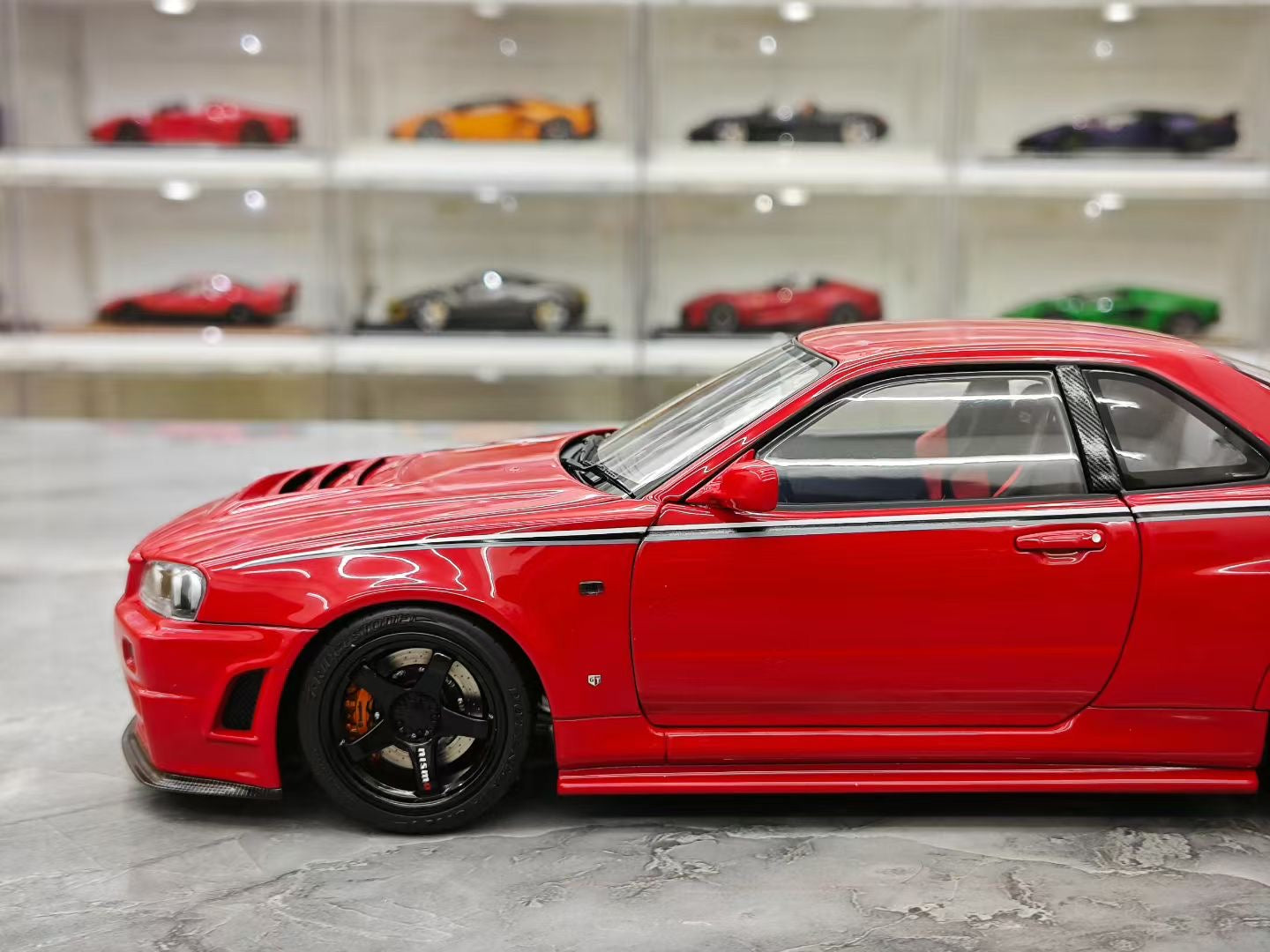 MOTORHELIX  1/18 Nissan GTR R34 Skyline