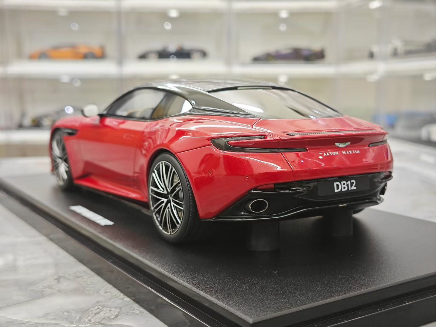 GT Spirit 1/18 Aston Martin DB12