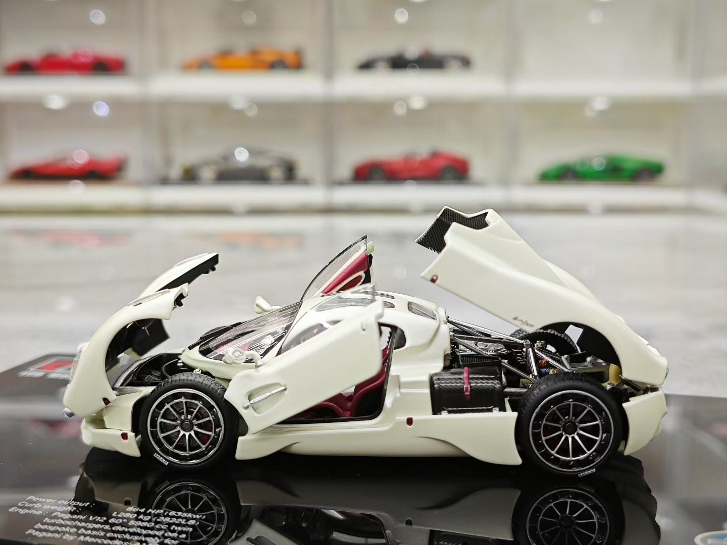 LCD 1/43 Pagani Utopia