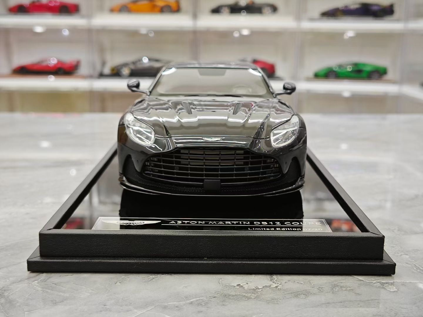 MH 1/18 Aston Martin DB12 COUPE