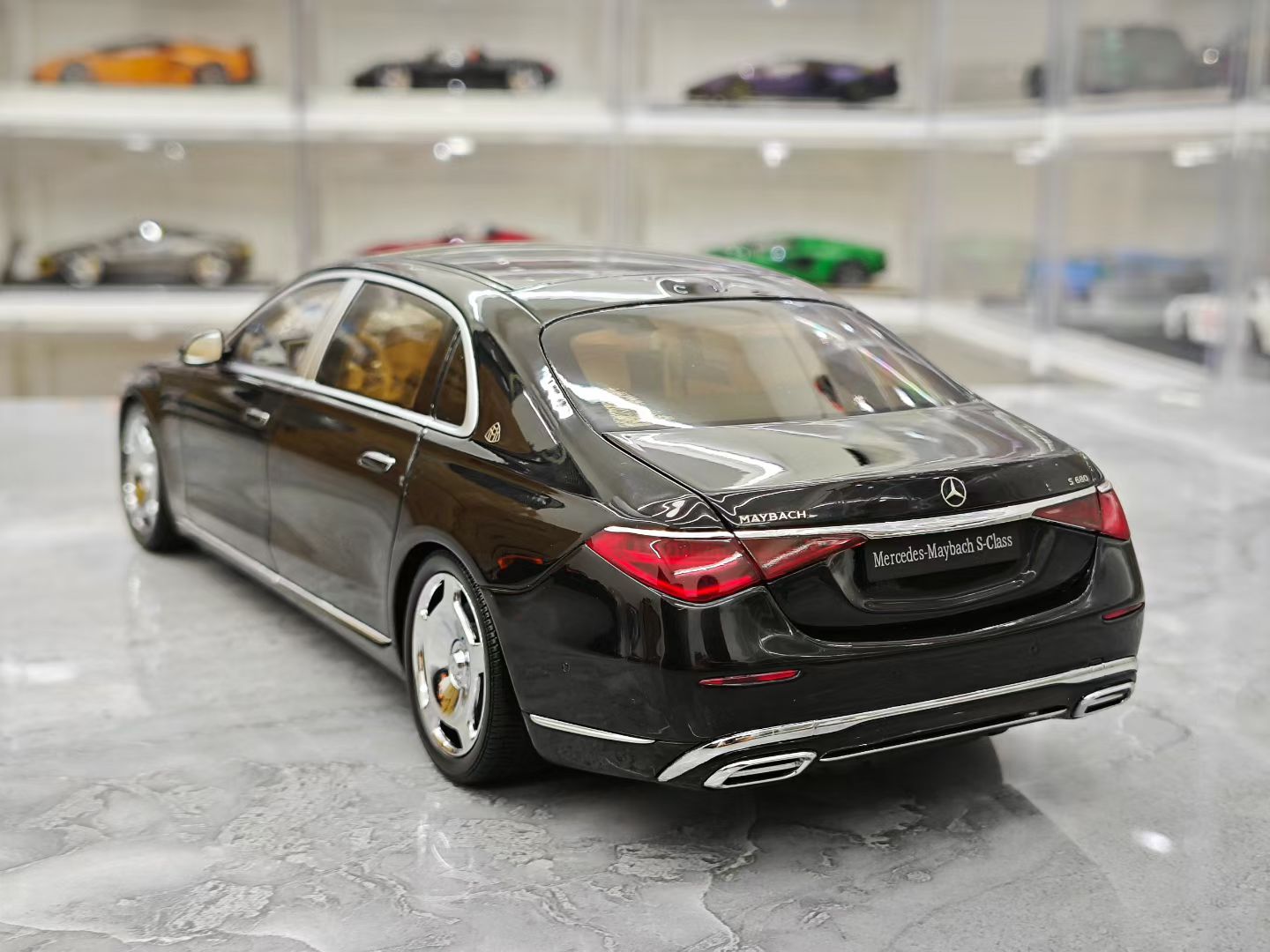 AR 1/18 Mercedes-Benz Maybach S-Class S680S