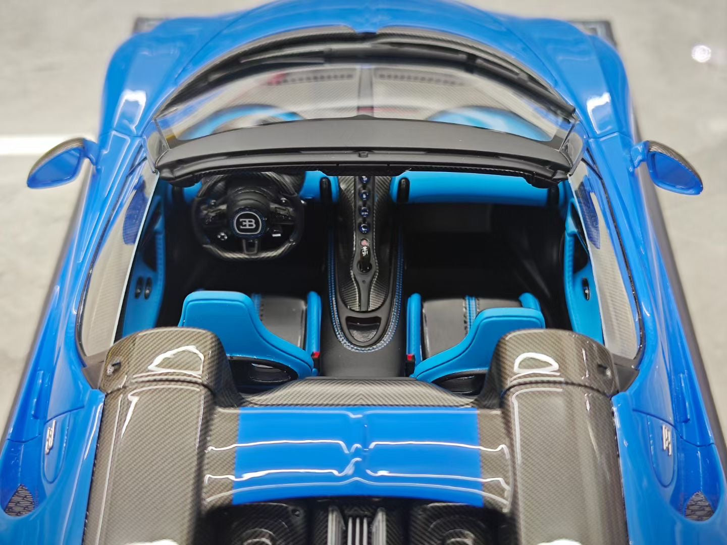 MR 1/18 Bugatti W16 Mistral Convertible