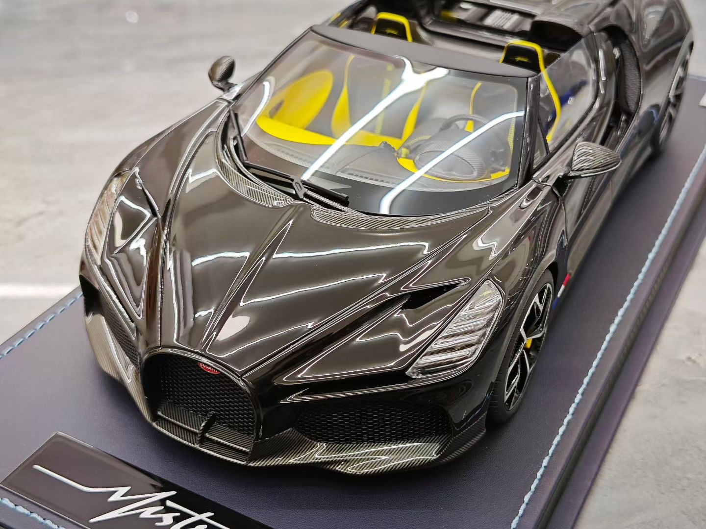 MR 1/18 Bugatti W16 Mistral Convertible