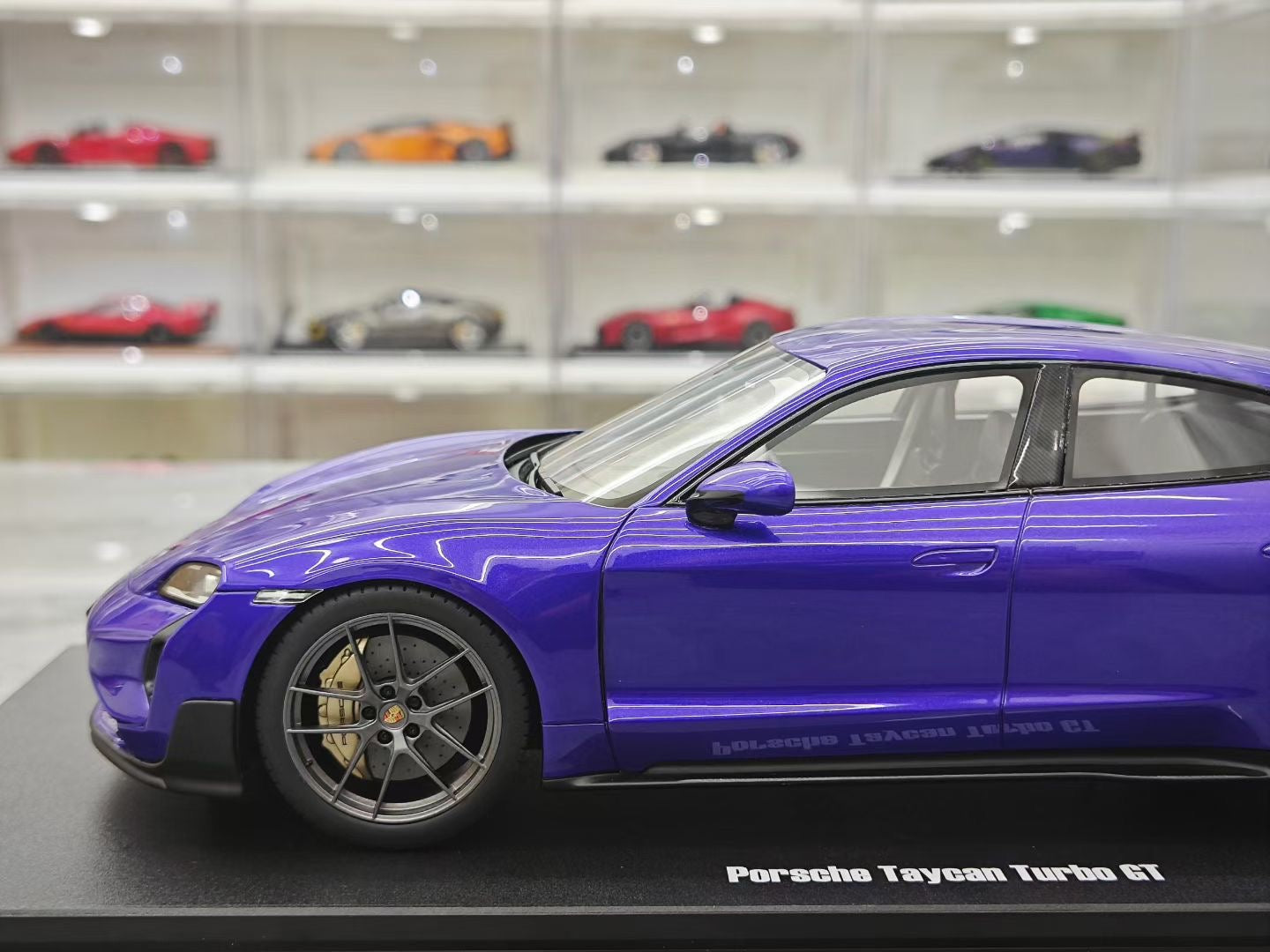 GT Spirit 1/18 Porsche 911 TAYCAN TURBO GT