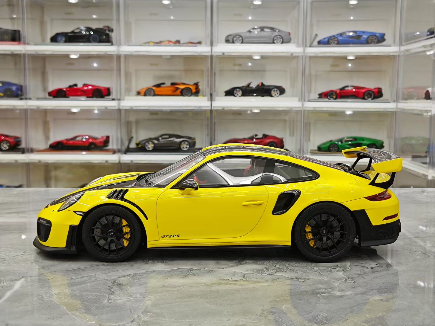 GT Spirit 1/12 Porsche 911 [991.2] GT2 RS Resin