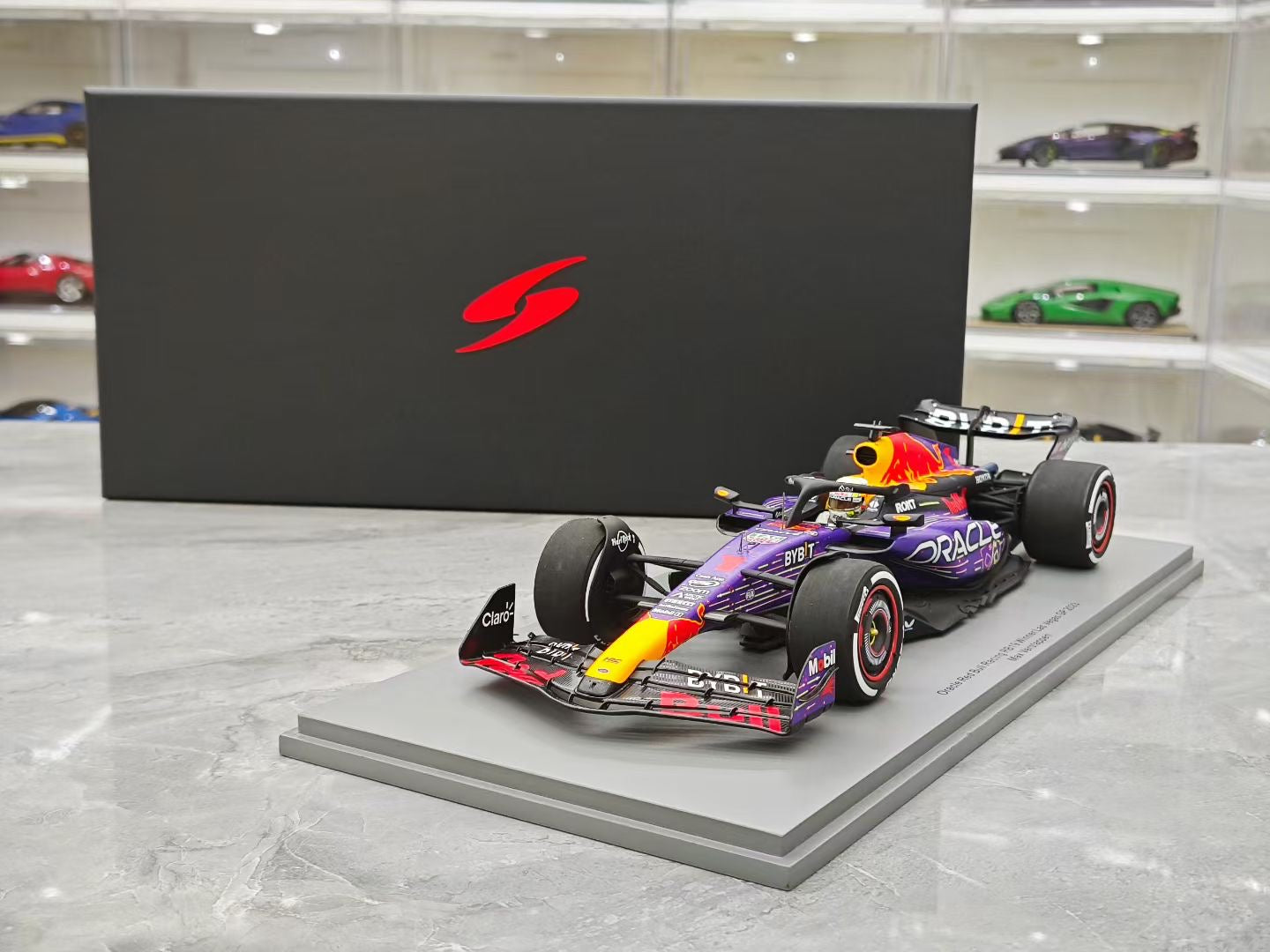 Spark 1/18 2023 Las Vegas RB19 Victory Verstappen F1