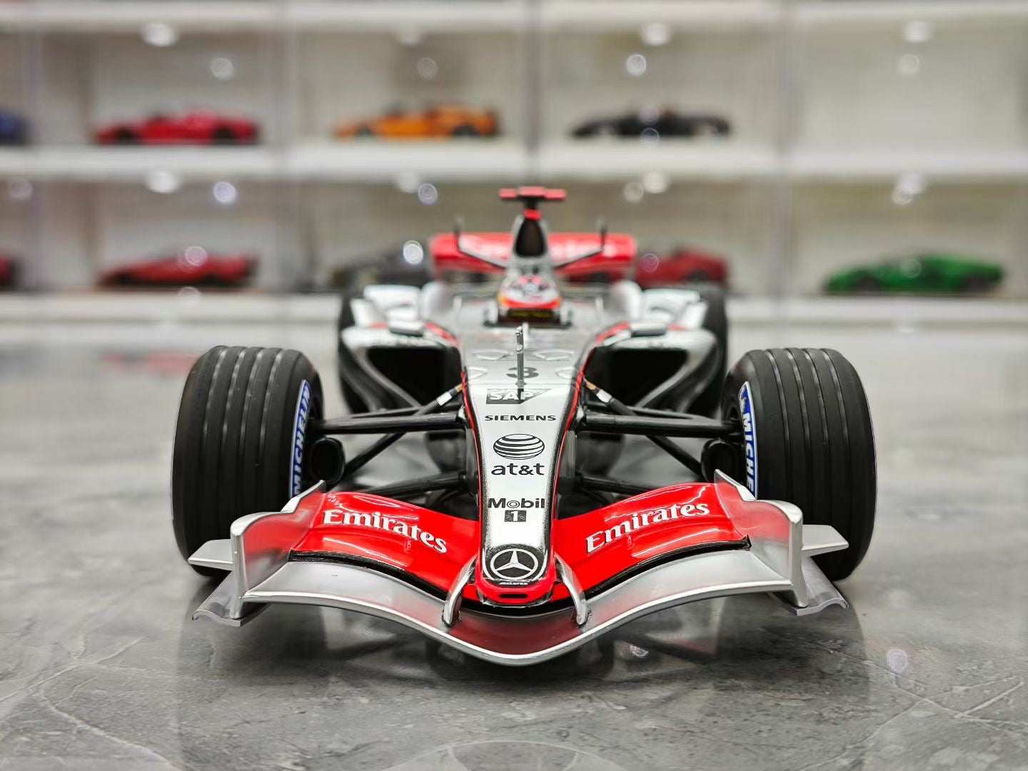 Minichamps 1/18 2006 McLaren MP4/21 Raikkonen F1 Diecast Model