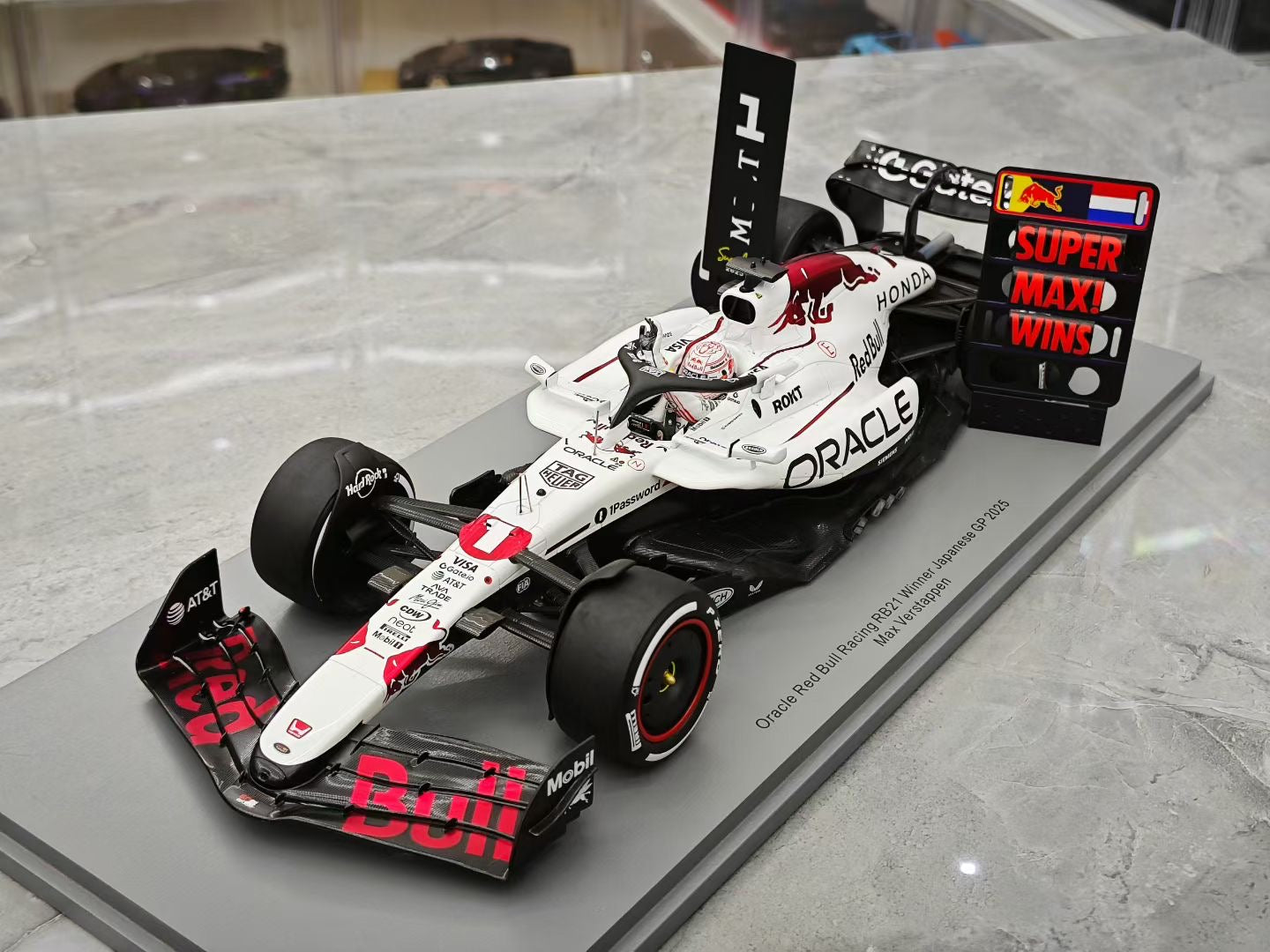 Spark 1/18 2025 Japanese Grand Prix Winner - Max Verstappen