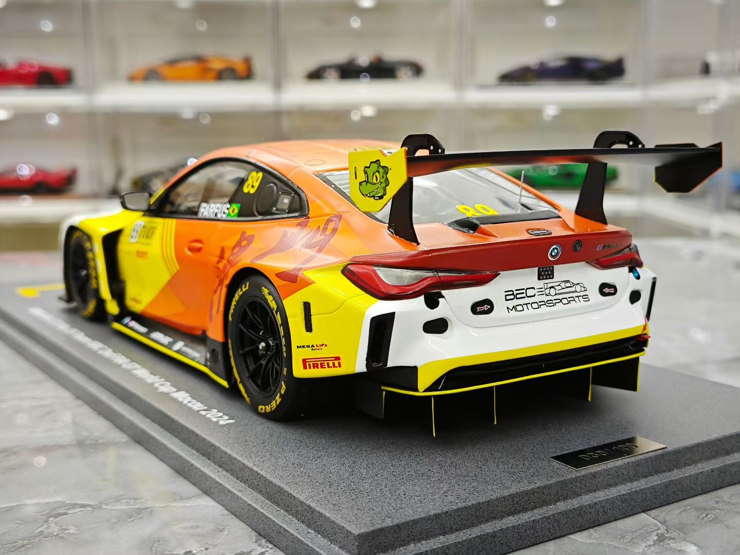 SPARK 1/18  2024 Macau GT Race BMW M4 GT3 Favrex Model
