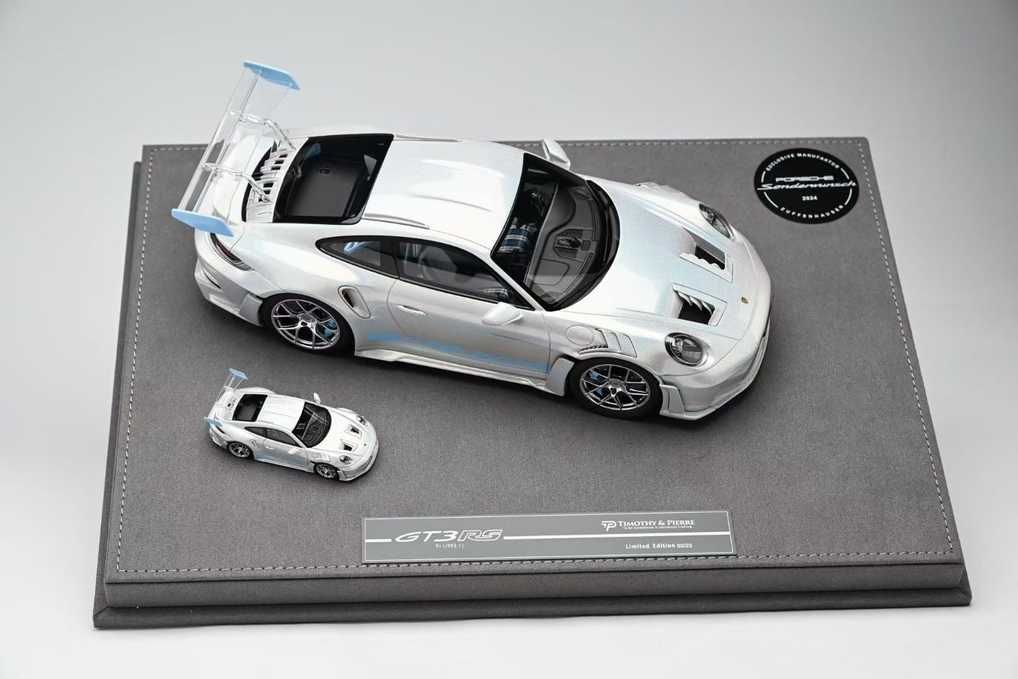 T & P's high-end resin Porsche 911 GT3 RS Sonderwunsch, now in stock in 1/18 and 1/64 scales.