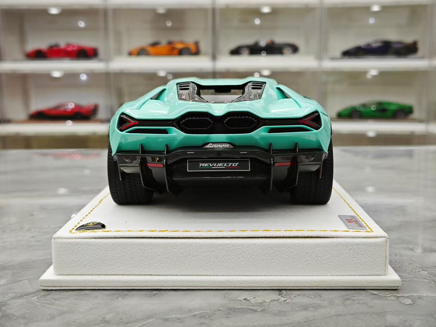 MR 1/18 Lamborghini Revuelto (Christmas Edition)