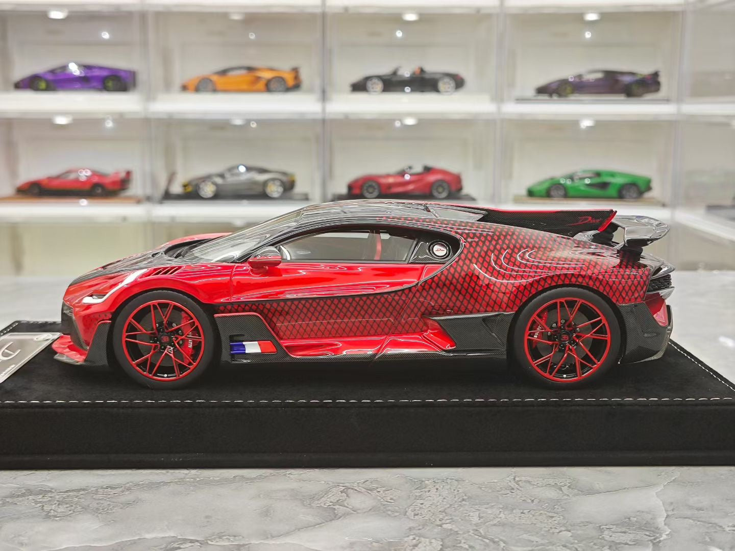 HH Model 1/18 Bugatti Divo Supercar