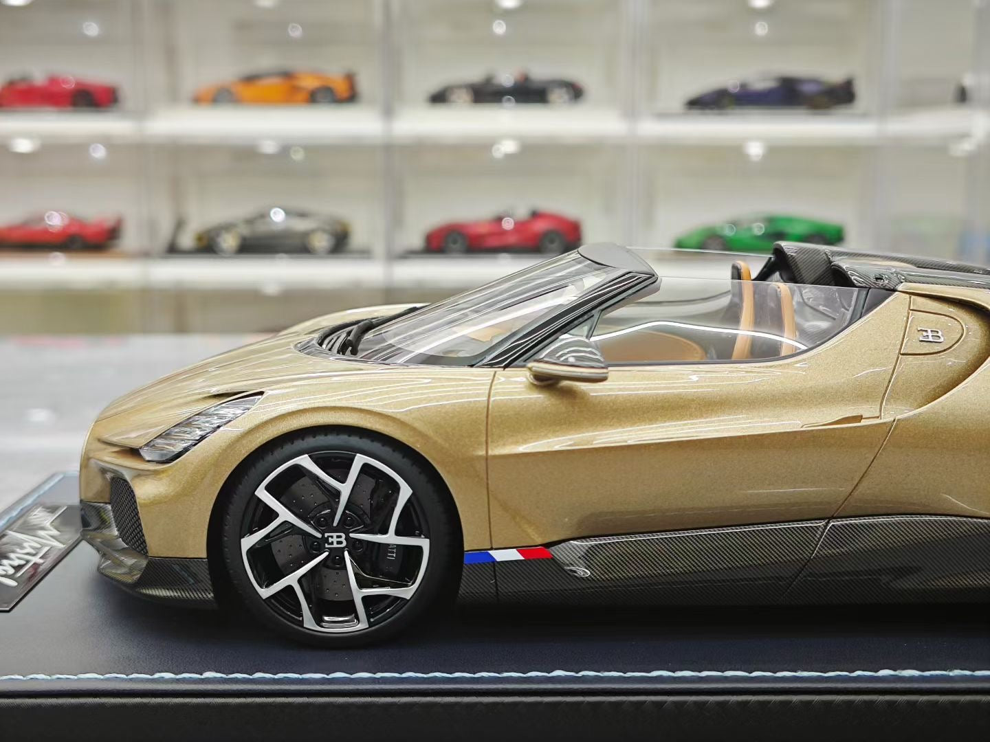 MR 1/18 Bugatti W16 Mistral Convertible