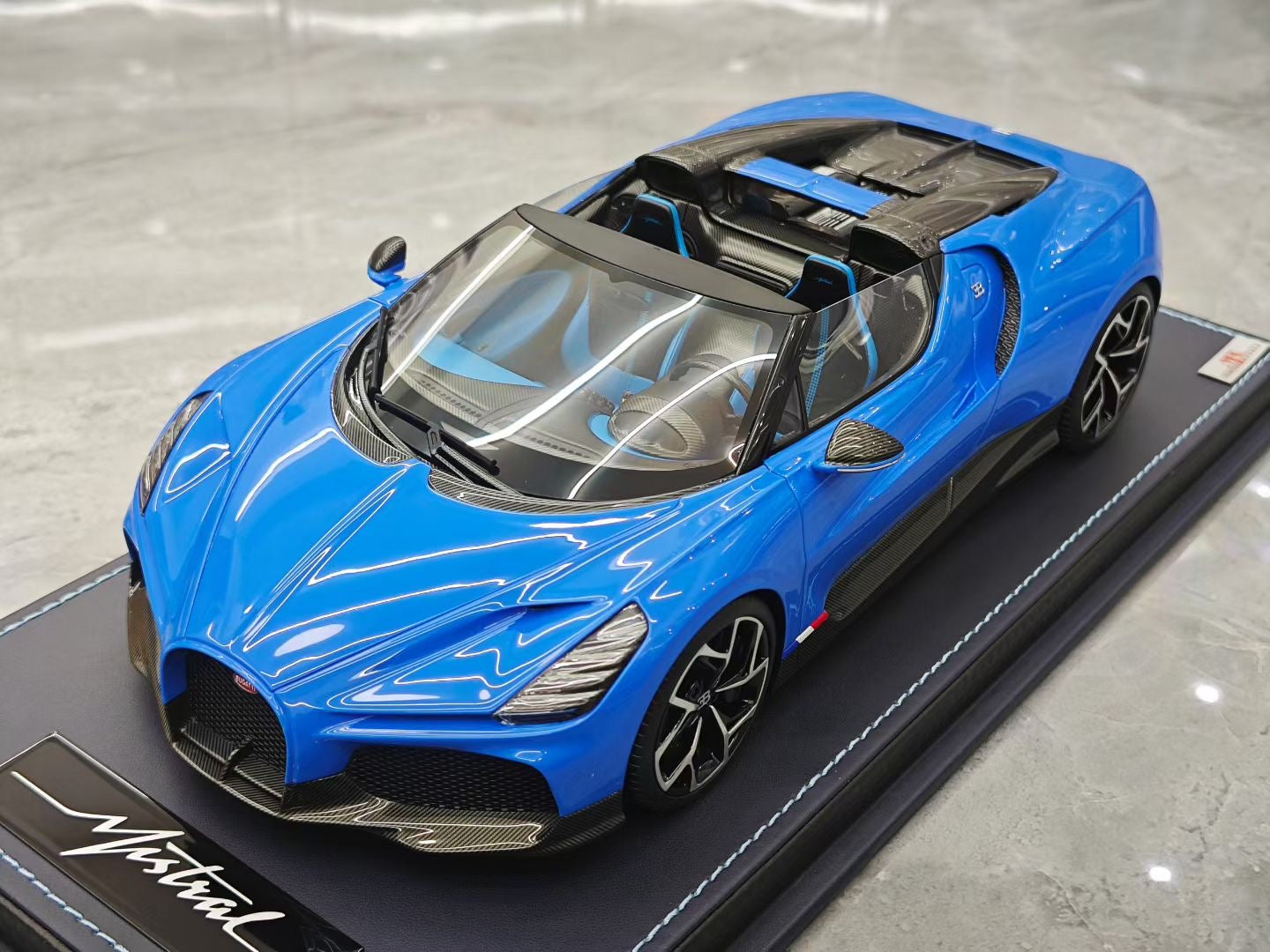MR 1/18 Bugatti W16 Mistral Convertible