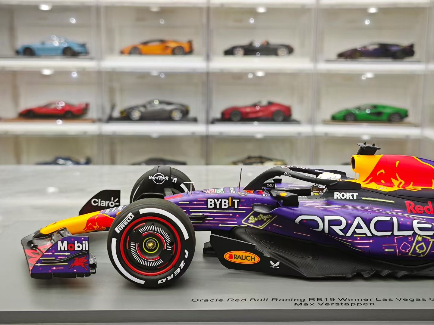 Spark 1/18 2023 Las Vegas RB19 Victory Verstappen F1