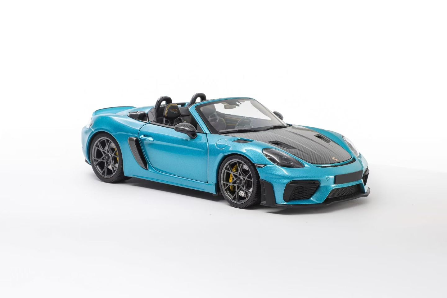 The Minichamps 1/18 Porsche 718 Sypder RS in Ipanema Blue is now available! Featuring numerous improvements over the standard model, the custom model comes in a gift box and is limited to just 300 units.
