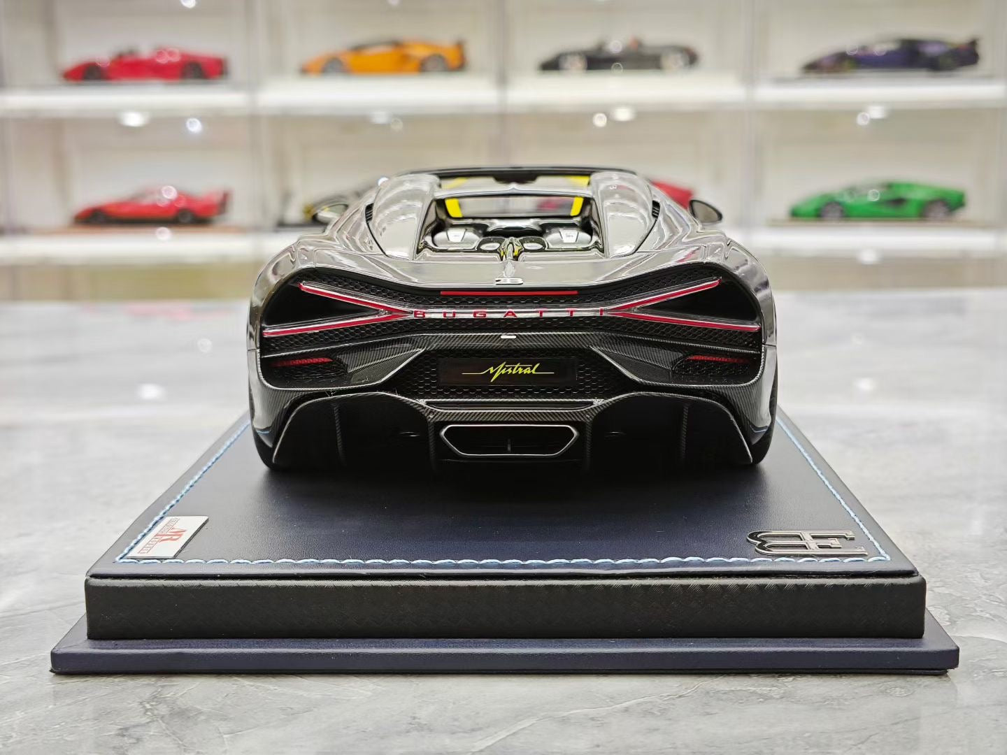 MR 1/18 Bugatti W16 Mistral Convertible