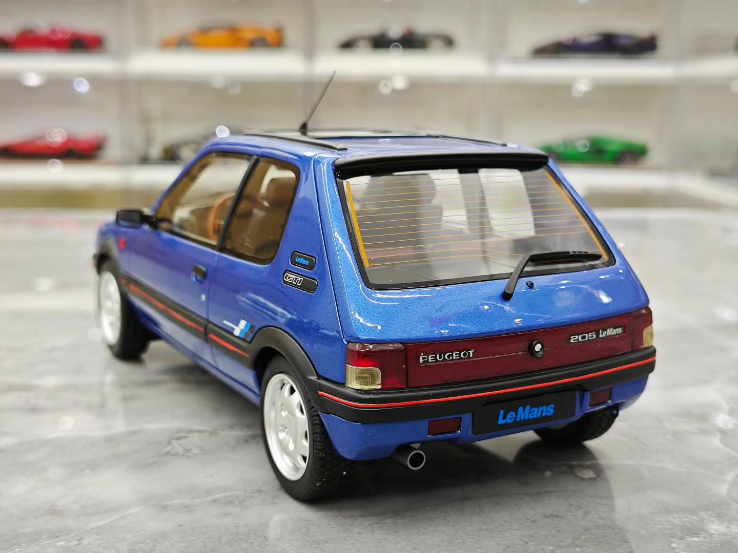 OTTO 1/18 Peugeot 205 1.9 GTI
