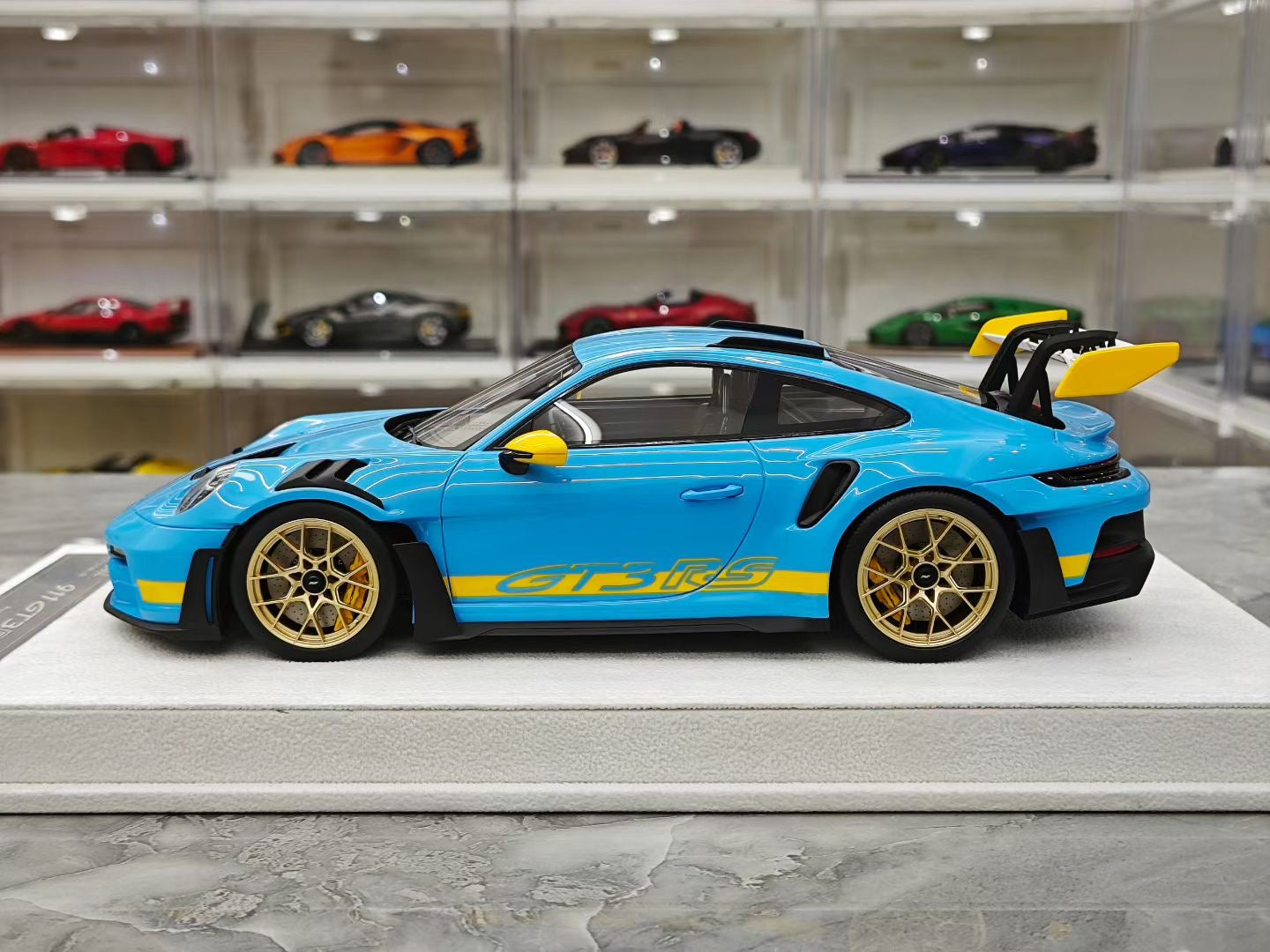 FUELME  1/18 Porsche 992 GT3 RS