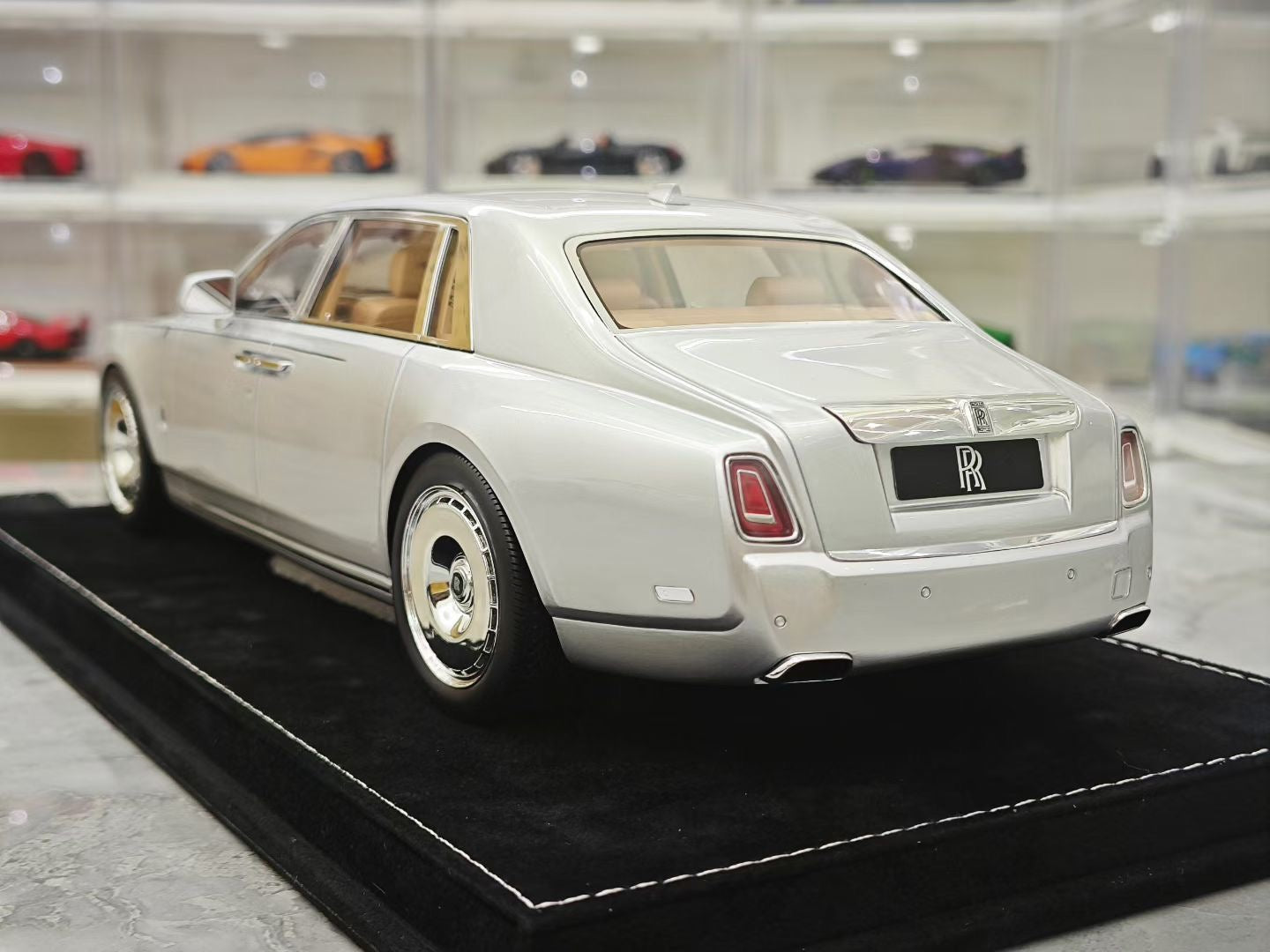 HH Model 1/18 Rolls-Royce Phantom VIII