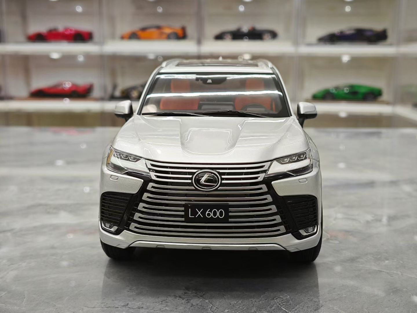 LCD 1/18 Lexus LX600 Alloy Fully Open