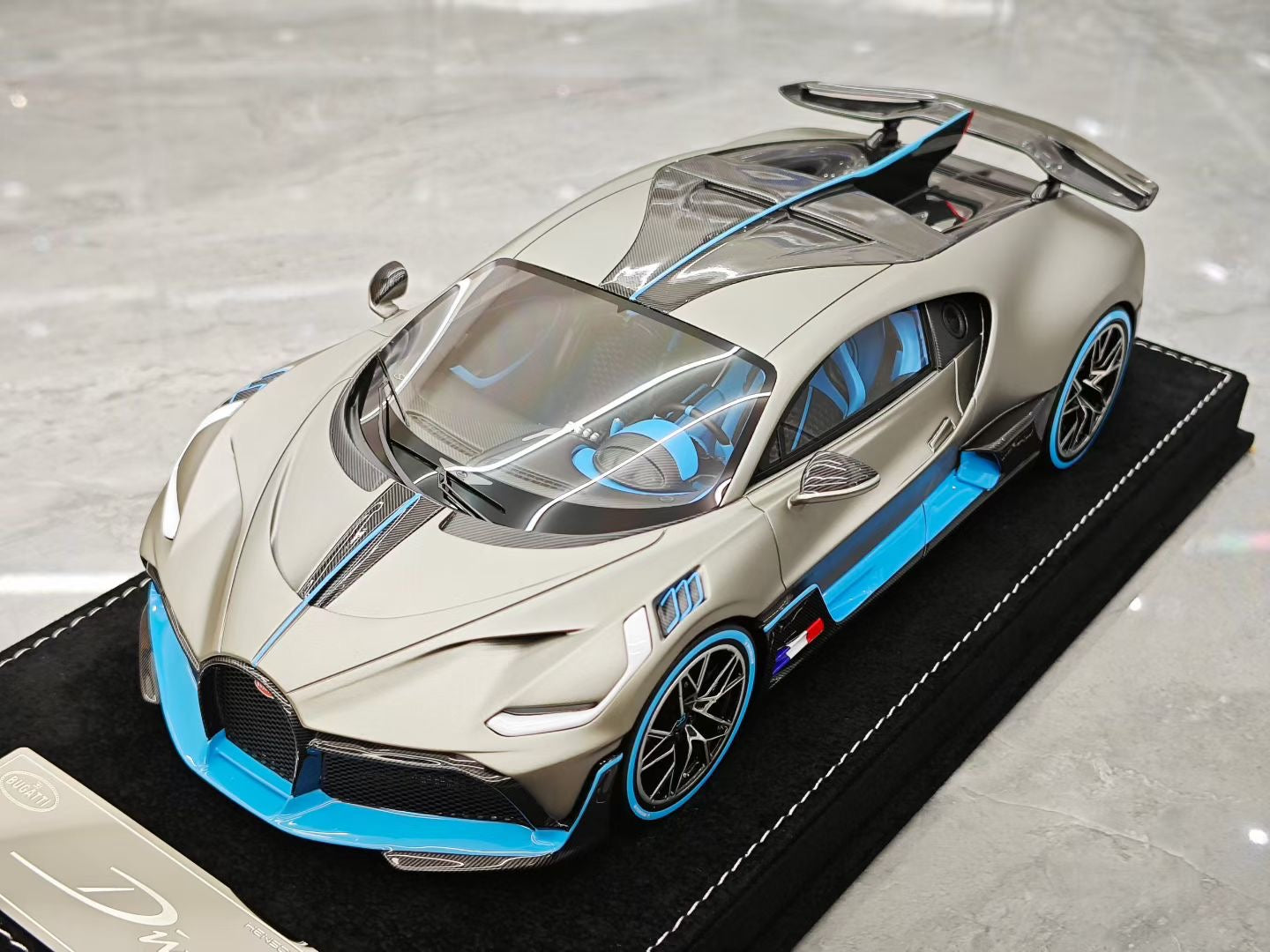 HH Model 1/18 Bugatti Divo Supercar