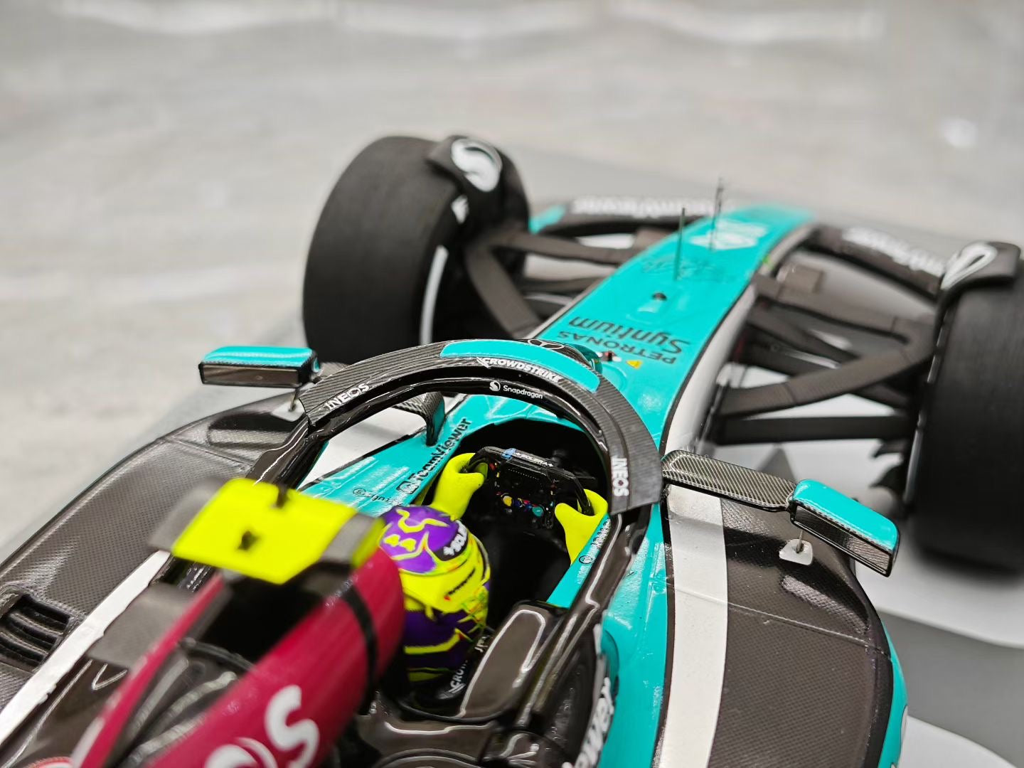 Spark 1/18 2024 Singapore Grand Prix - Hamilton