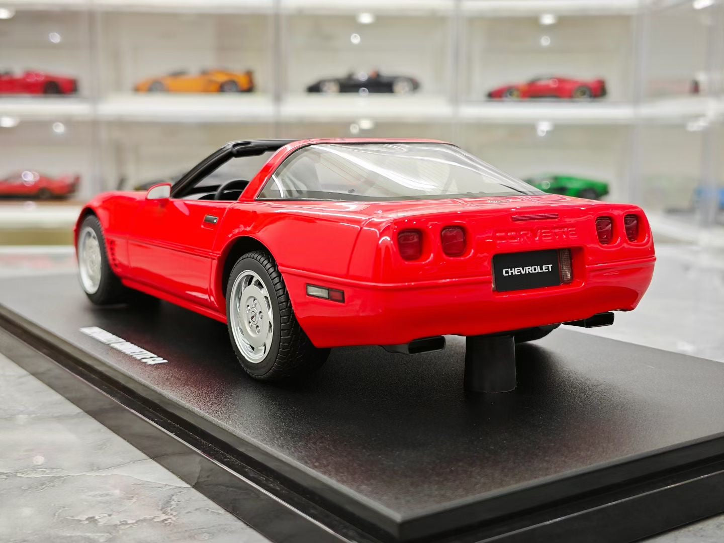 GT Spirit 1/18 1995 Chevrolet Corvette C4